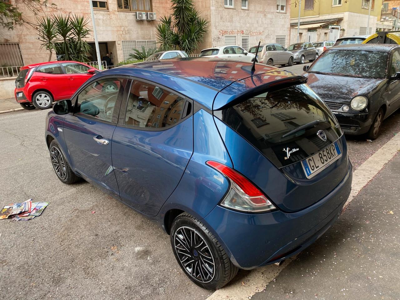 Lancia Ypsilon 1.0 FireFly 5 porte S&S Hybryd Gold