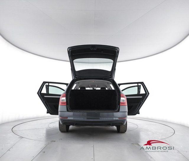 SKODA Octavia 1.5 DSG Wagon Executive G-Tec - PER OPERATORI DEL