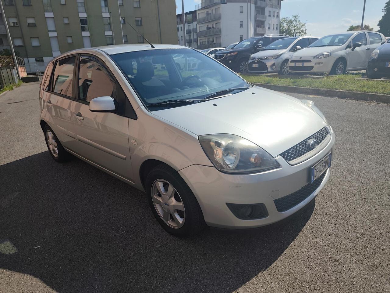 Ford Fiesta 1.4 TDCi 5porte Ghia neopatentati