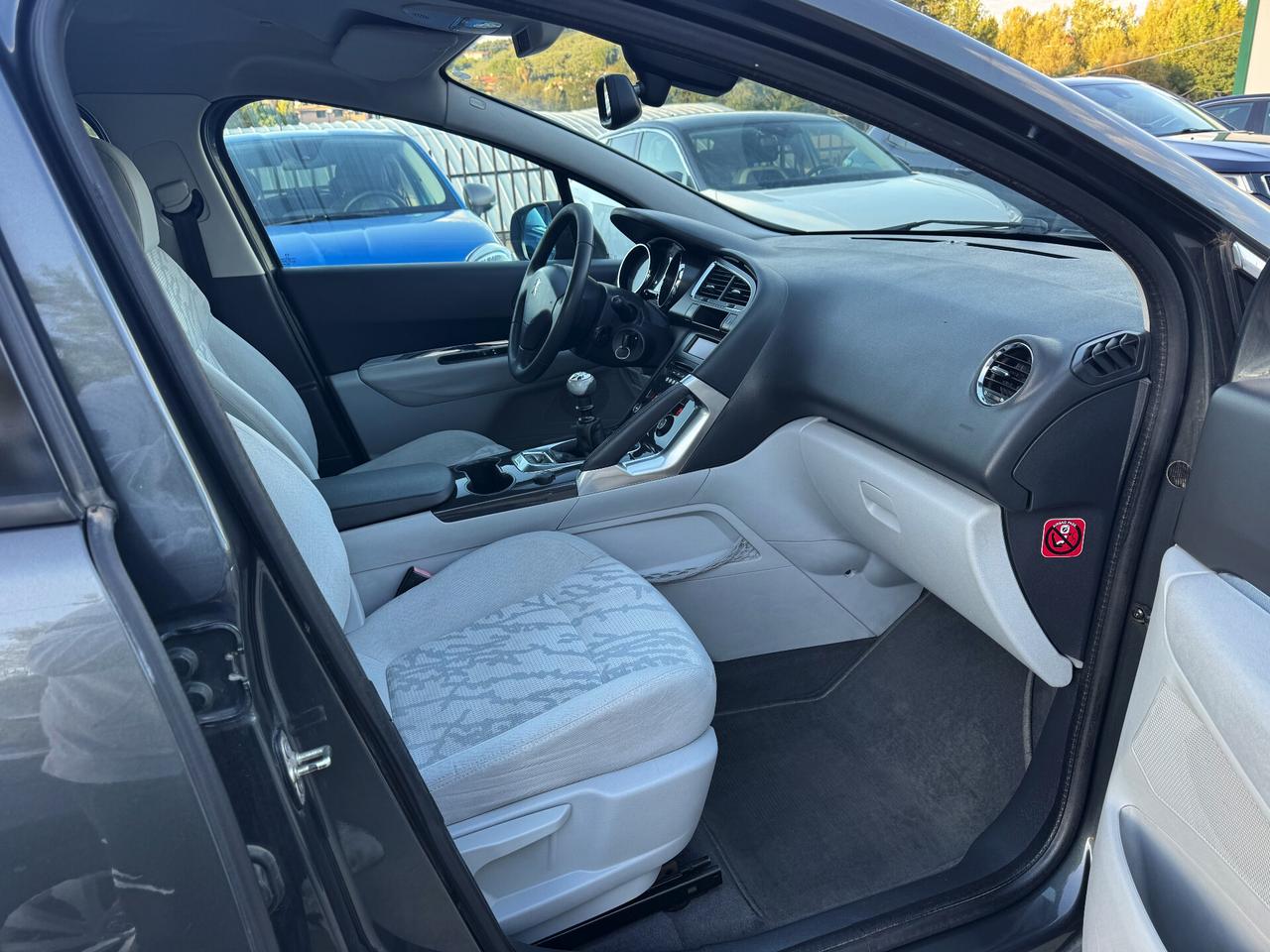 Peugeot 3008 1.6 HDi 115CV Business