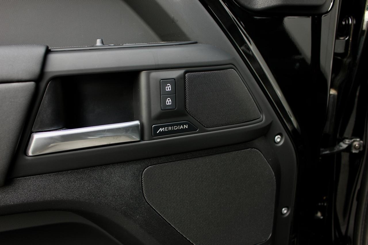 Land Rover Defender 3.0D 200 CV AWD Auto X-Dynamic SE