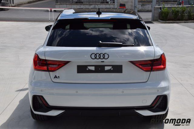 AUDI A1 1.0TFSI Stronic Identity black