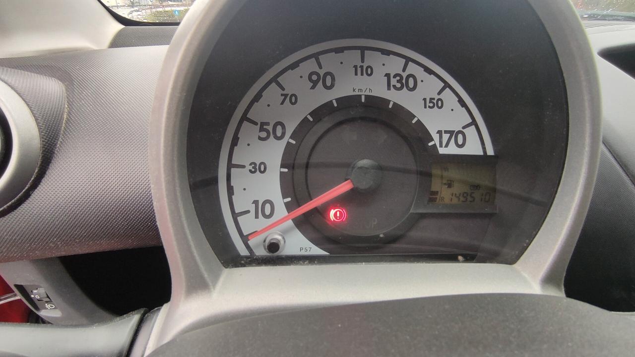 Peugeot 107 1.0 68CV 5p. NEOPATENTATI - 2012