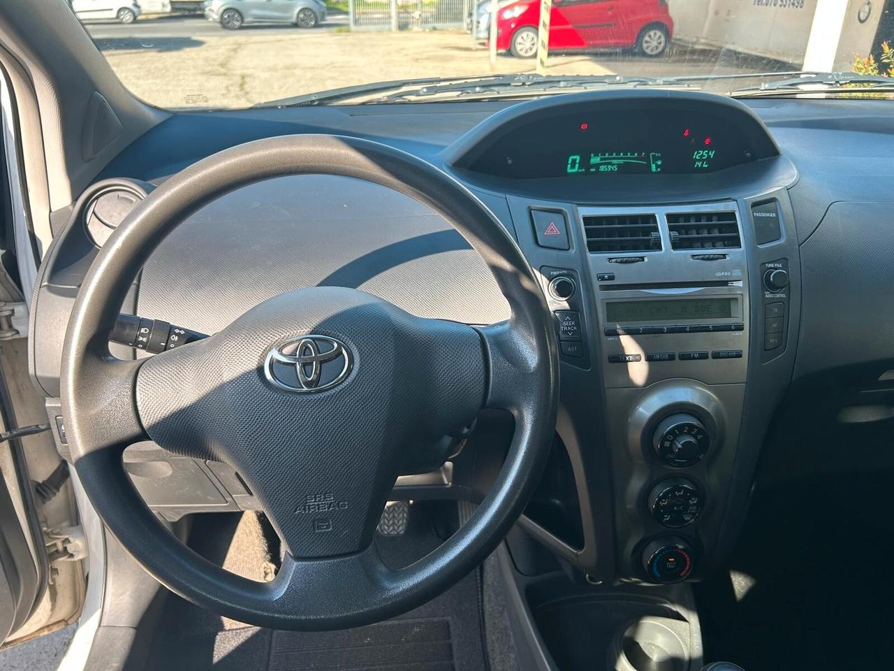 Toyota Yaris 1.0 5 porte Sol