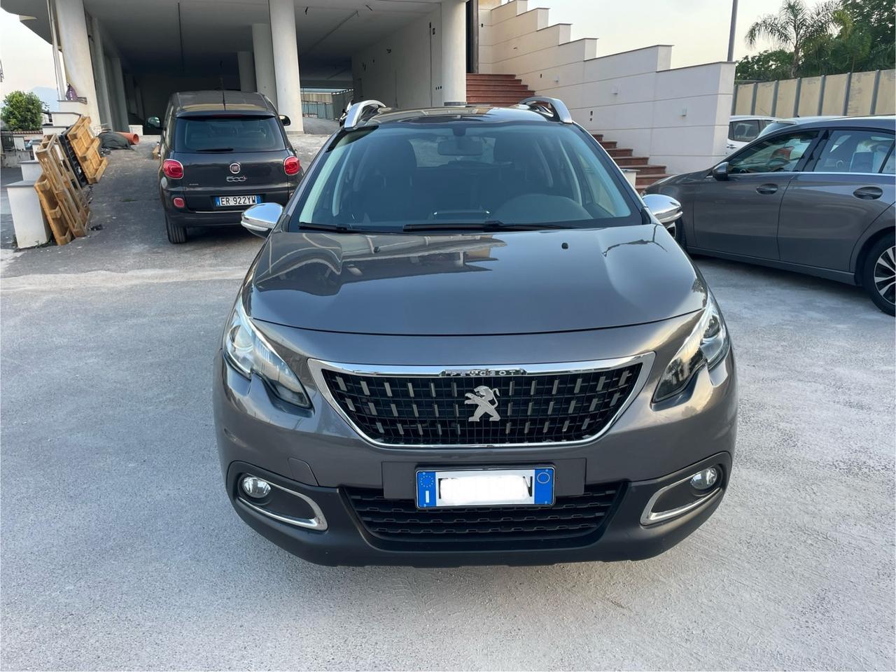 Peugeot 2008 PureTech 82 Style km 37.000 Nuova !