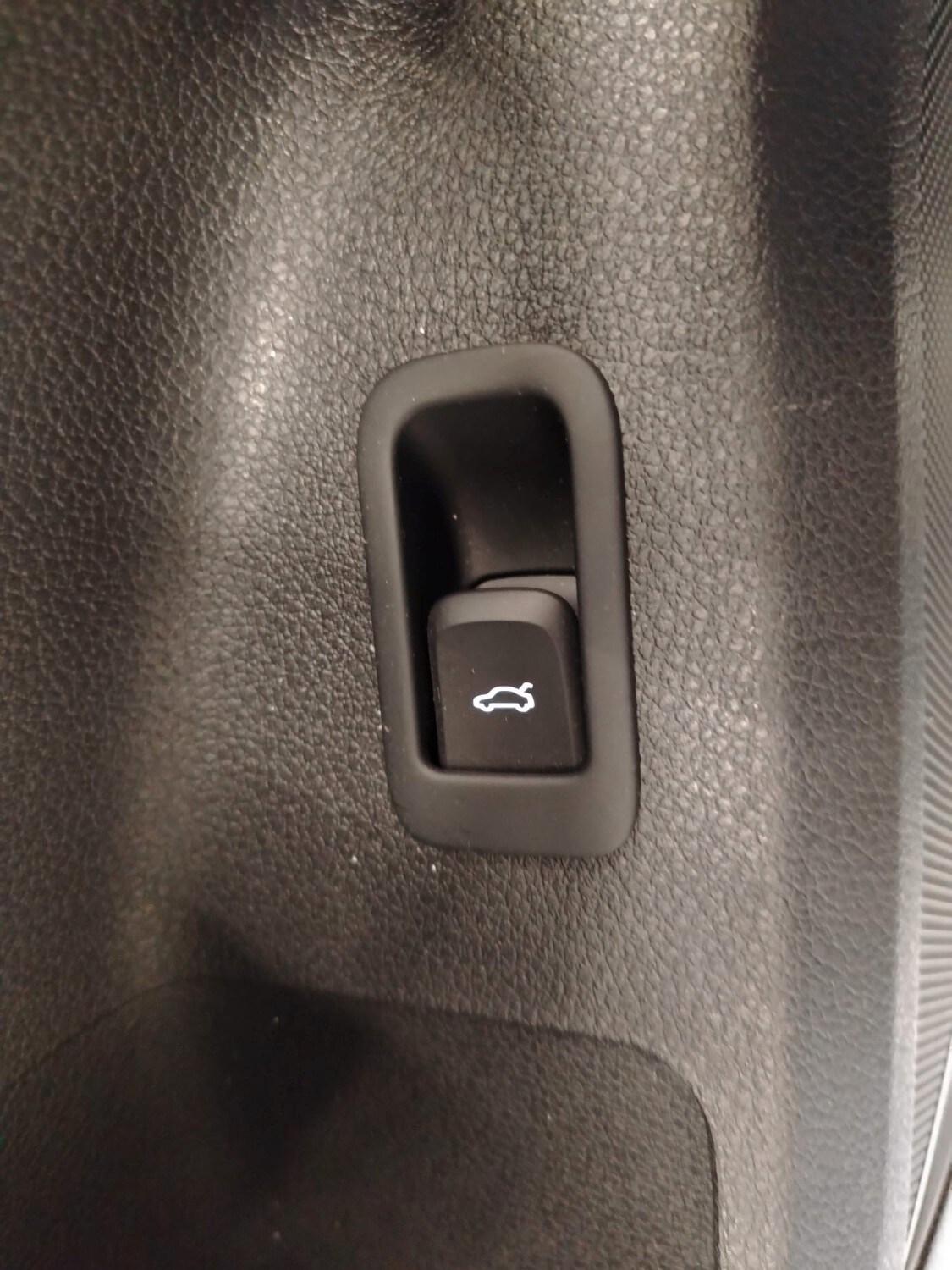 AUDI Q2 Q2 35 TDI S tronic Identity Black