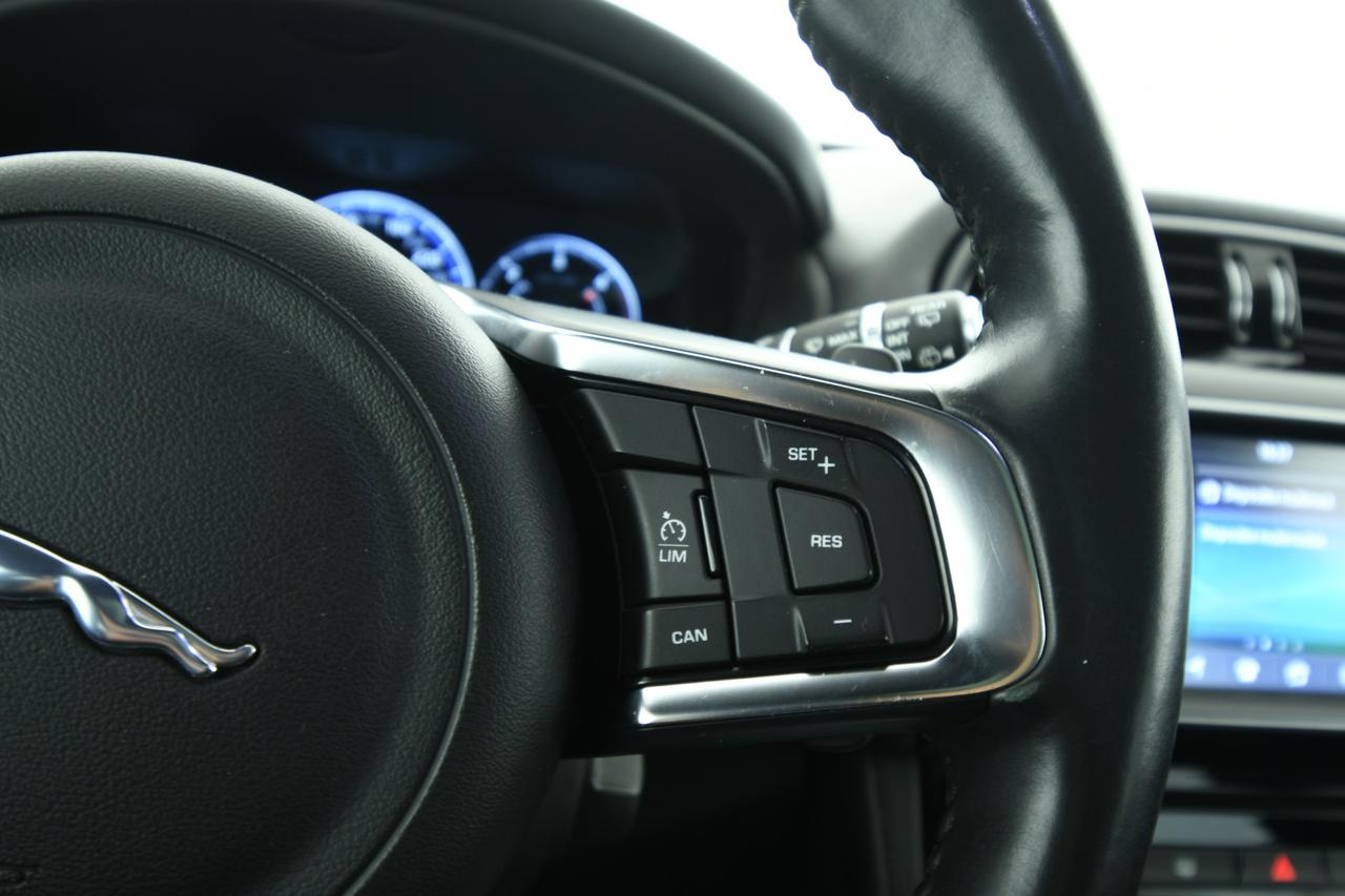 JAGUAR F-Pace 2.0d i4 Portfolio 180cv auto TETTO PANO+CAMERA+APP CONNECT