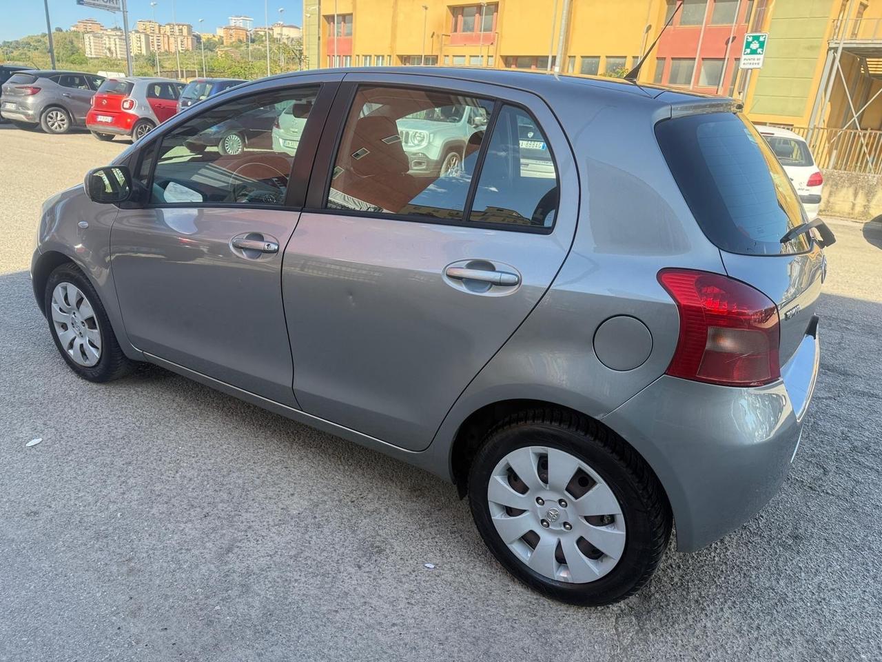 Toyota Yaris 1.0 5 porte