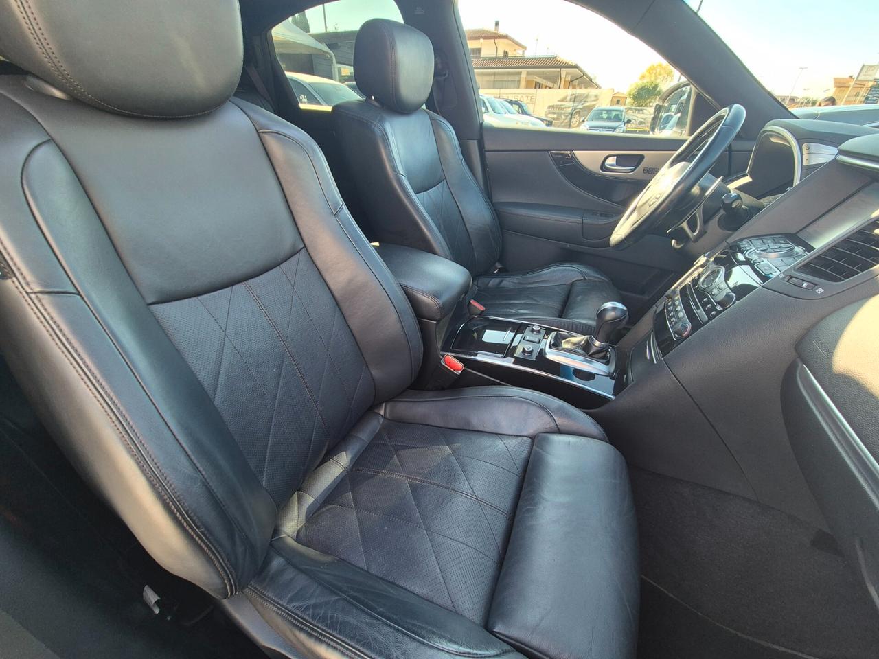 Infiniti QX70 3.0 diesel V6 AT S Premium