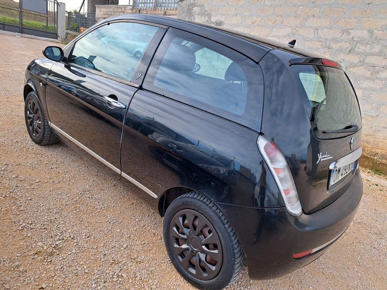 Lancia Ypsilon 1.2 Argento- NEOPATENTATI