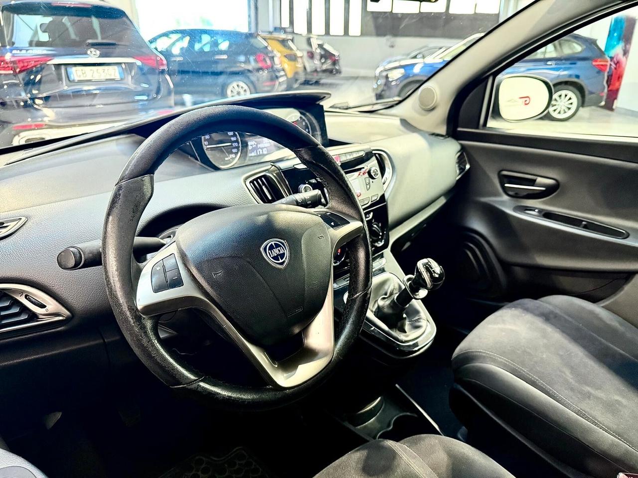 Lancia Ypsilon 0.9 TwinAir 85 CV 5 porte Metano Ecochic Gold