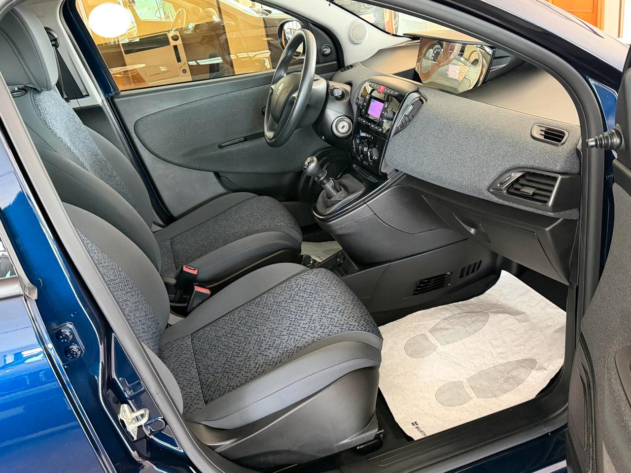 Lancia Ypsilon 1.0 FIREFLY 70 cv. Hybrid SILVER