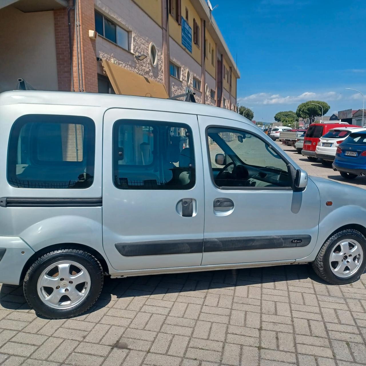 IDEALE PER LAVORO E FAMIGLIA BERLINGO 1.2