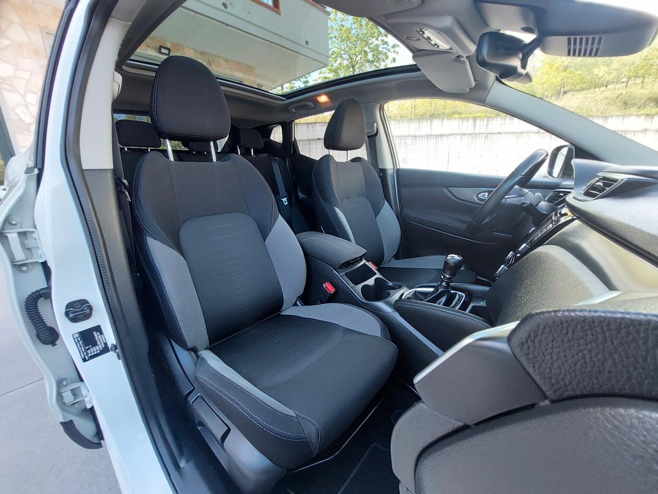 Nissan Qashqai 1.6 dCi 131CV TETTO P.