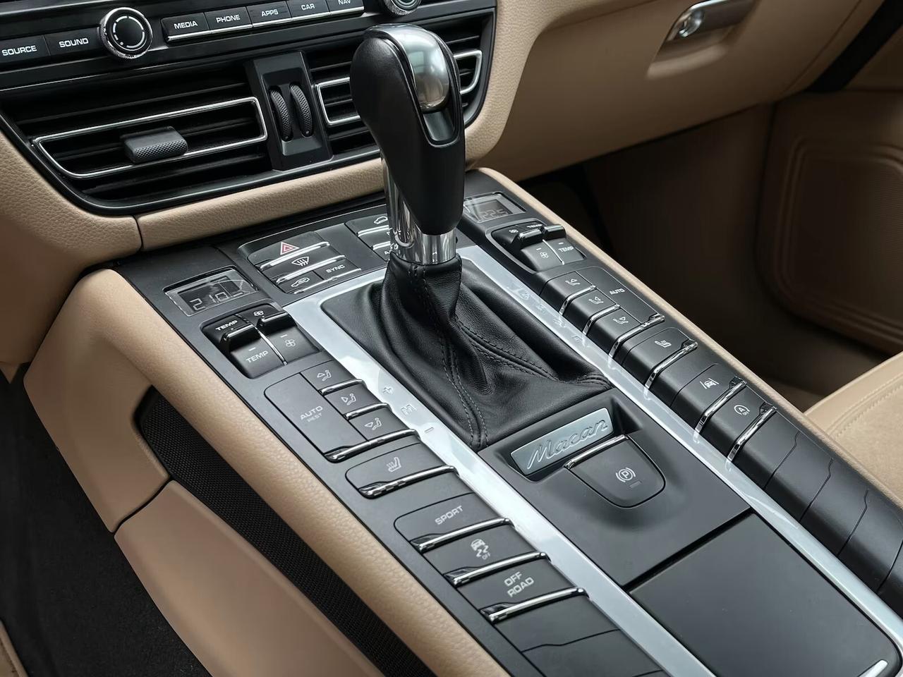 Porsche Macan 2.0 TETTO Navi LED SPORT CHRONO