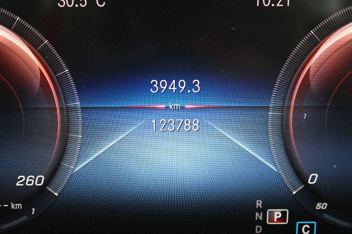 MERCEDES - Classe A - A 180 d Automatic Business Extra ( Schermi 10 pollici + Kit Luci + Cerchi Bruniti )
