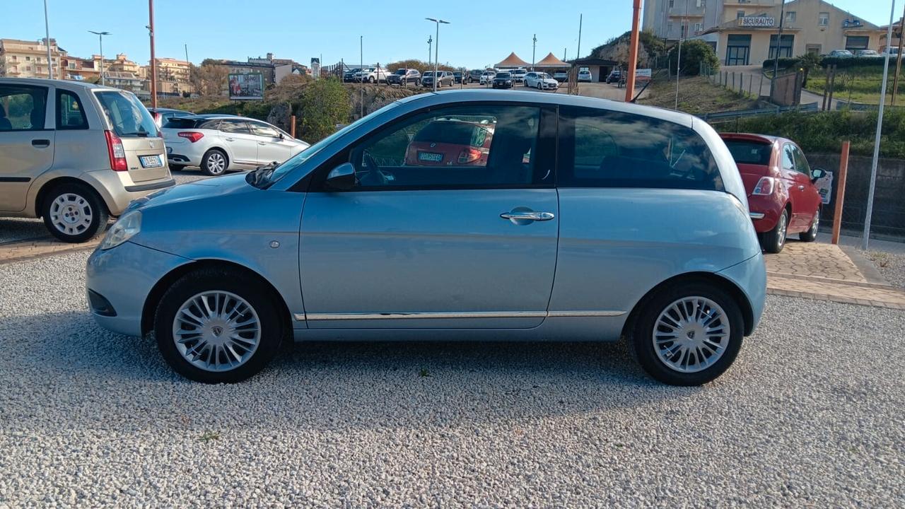 Lancia Ypsilon 1.3 MJT 75 CV Oro