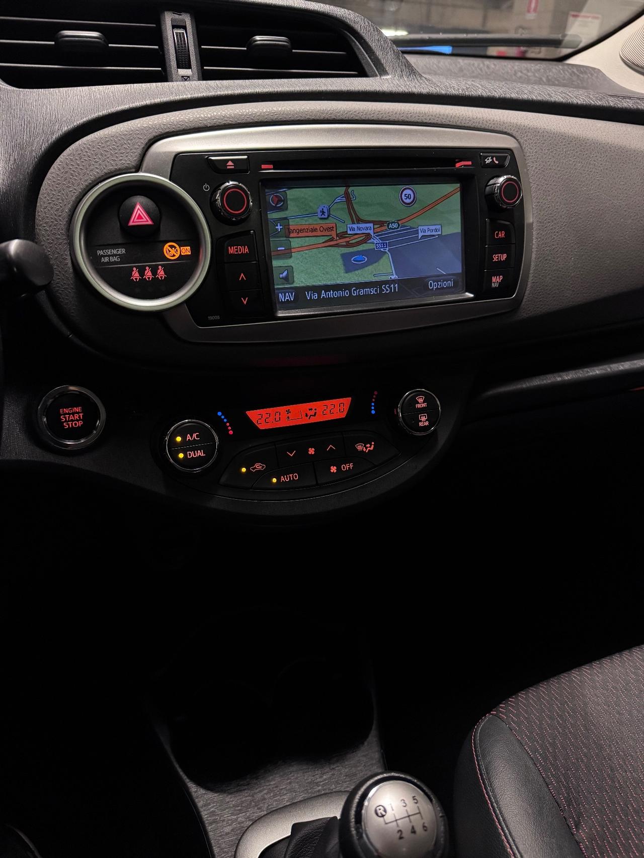 Toyota Yaris 1.3 5 porte Lounge con solo 92.065 km!