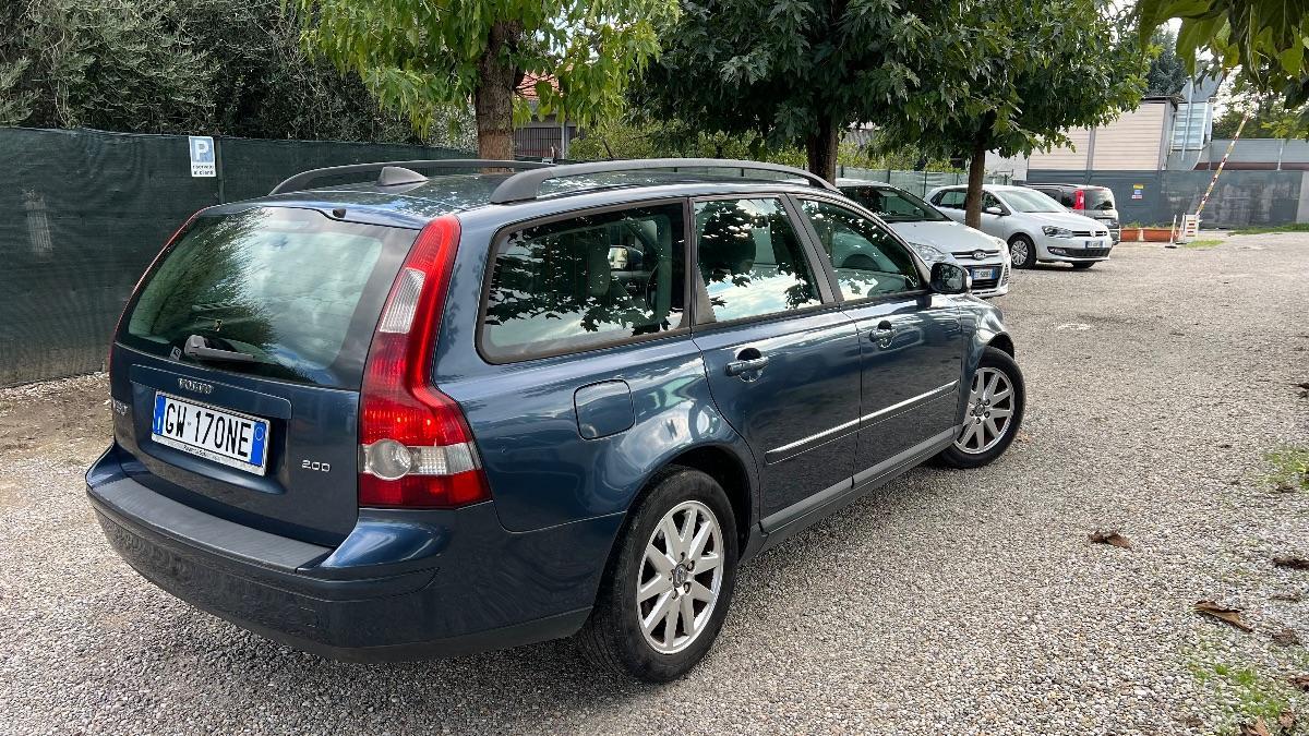 VOLVO - V50 2.0d Summum