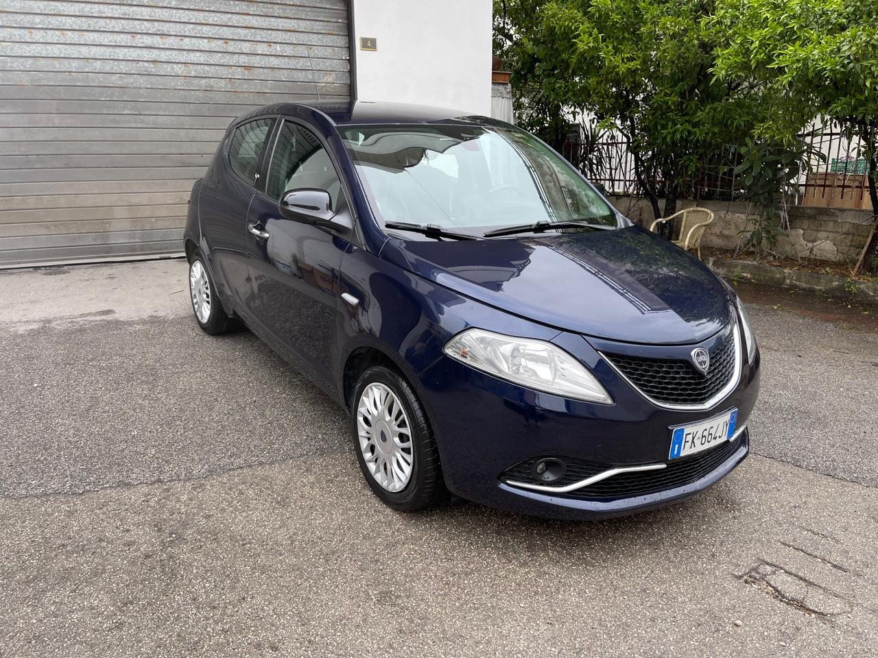 Lancia Ypsilon 1.2 69 CV 5 porte Silver