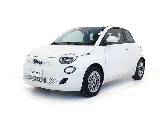 Fiat 500 500e action