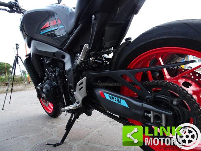 YAMAHA MT-09 -