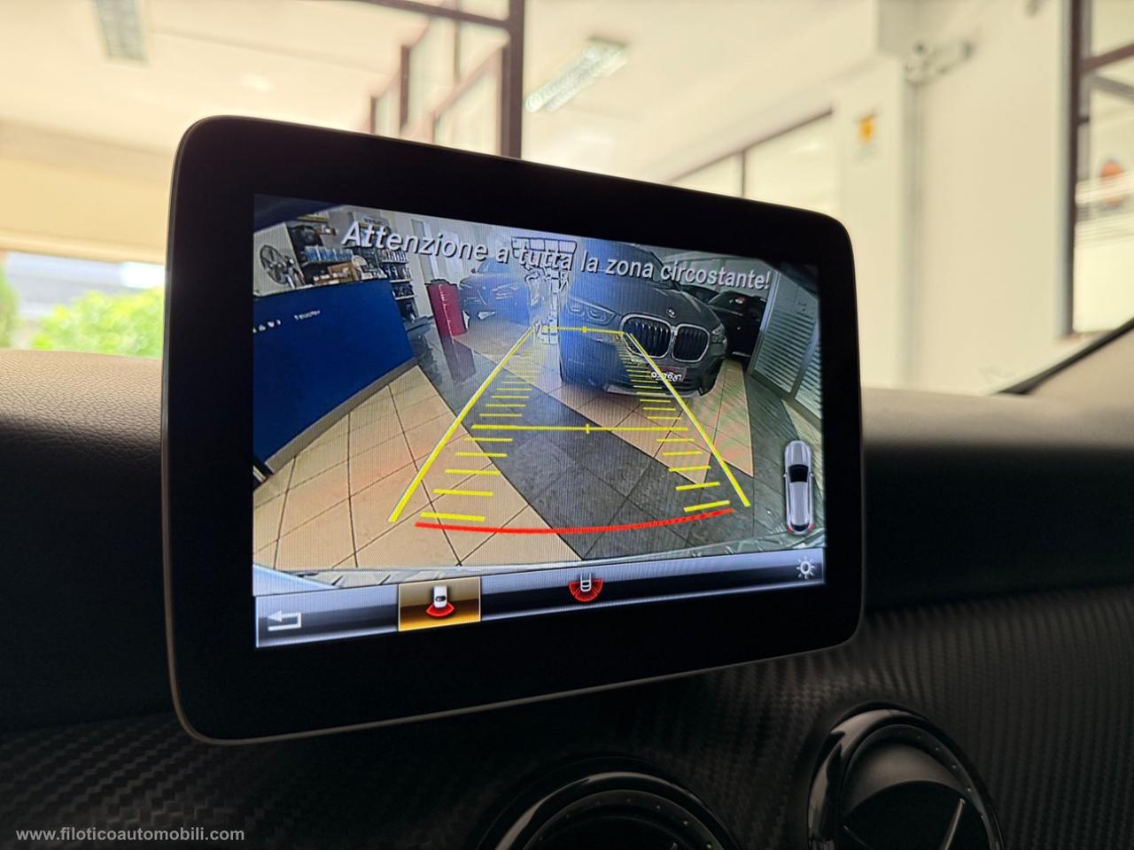 MERCEDES-BENZ GLA 180 d Automatic Business FARI LED - PACK SERIE SPECIALE