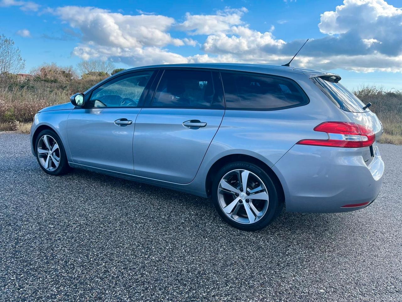 Peugeot 308 BlueHDi 120 S&S SW Allure