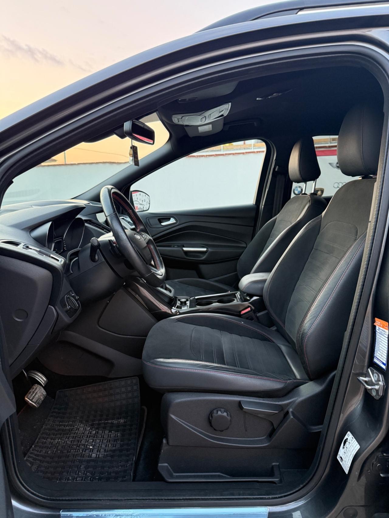 Ford Kuga 2.0 TDCI 150 CV S&S 4WD Powershift ST-Line