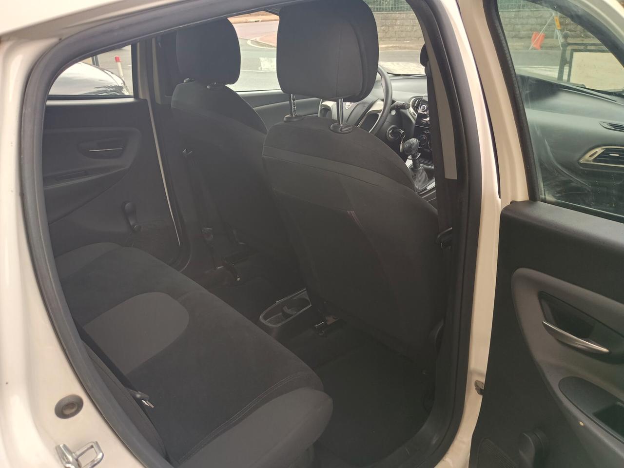 Lancia Ypsilon 1.2 69 CV 5 porte GPL Ecochic Silver