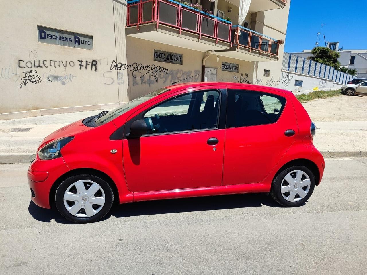 Toyota Aygo 1.0 BENZ 2010!!