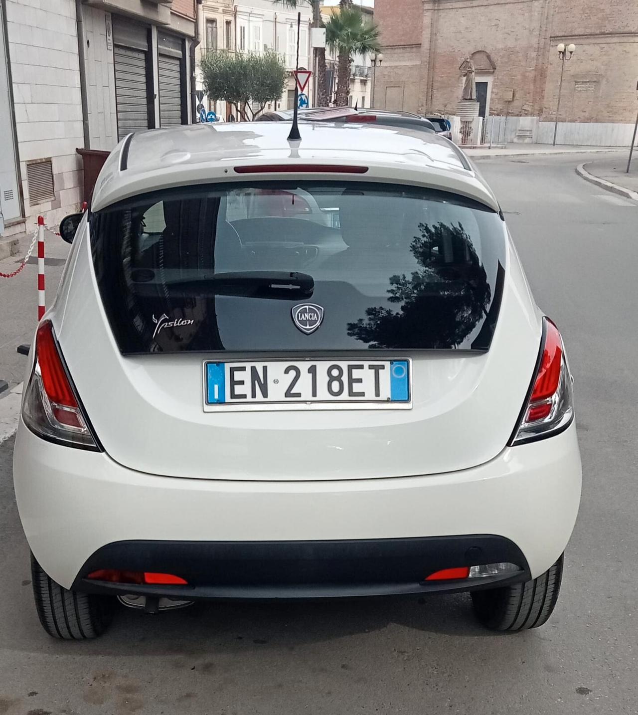 Lancia Ypsilon 1.2 69 CV 5 porte S&S Silver