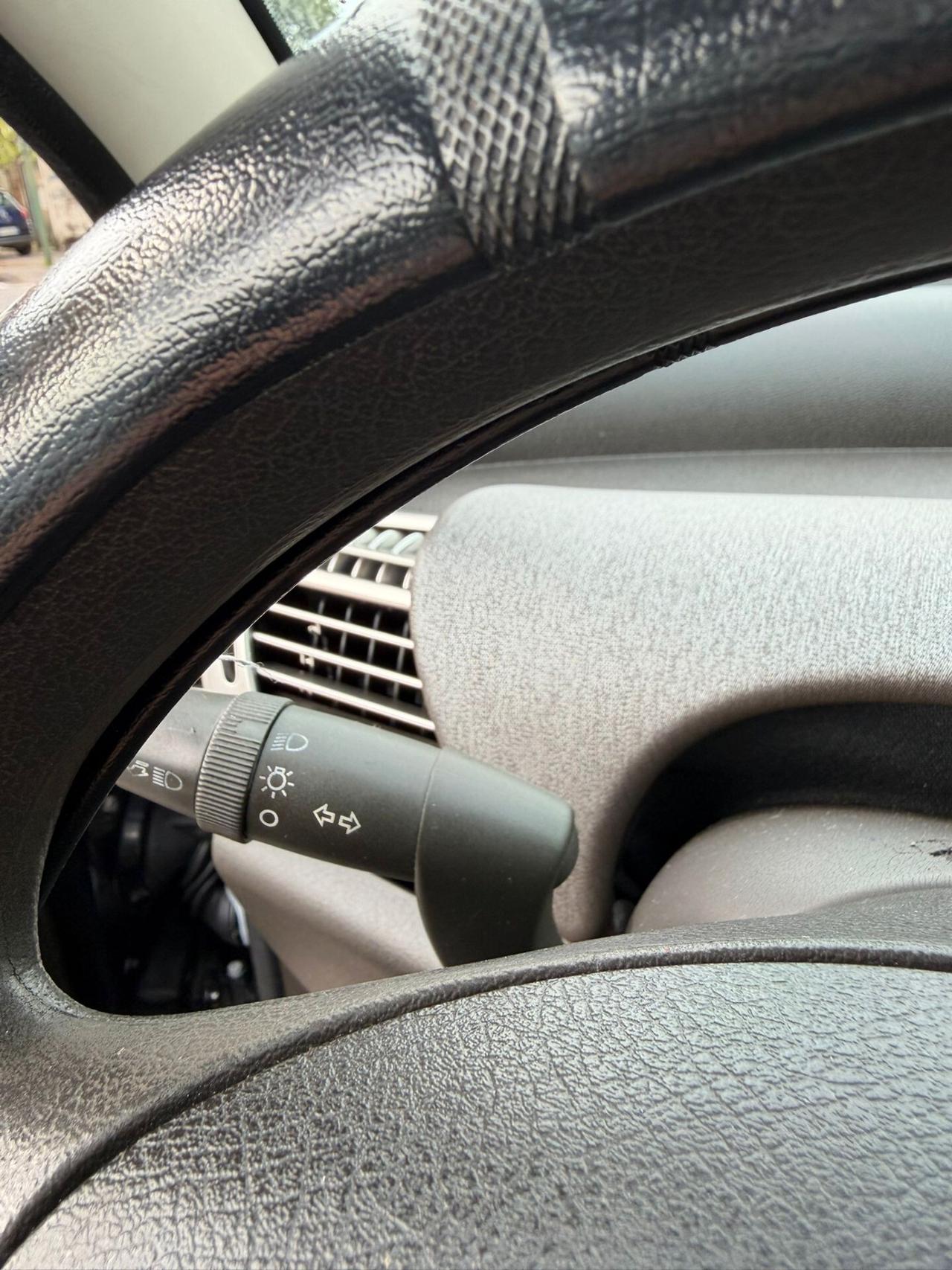 Lancia Ypsilon 1.3 MJT 75 CV Argento