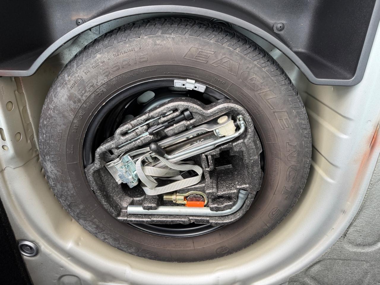 VW GOLF 1.6 BENZINA EURO4 UNI PROP NEOPATENTATI