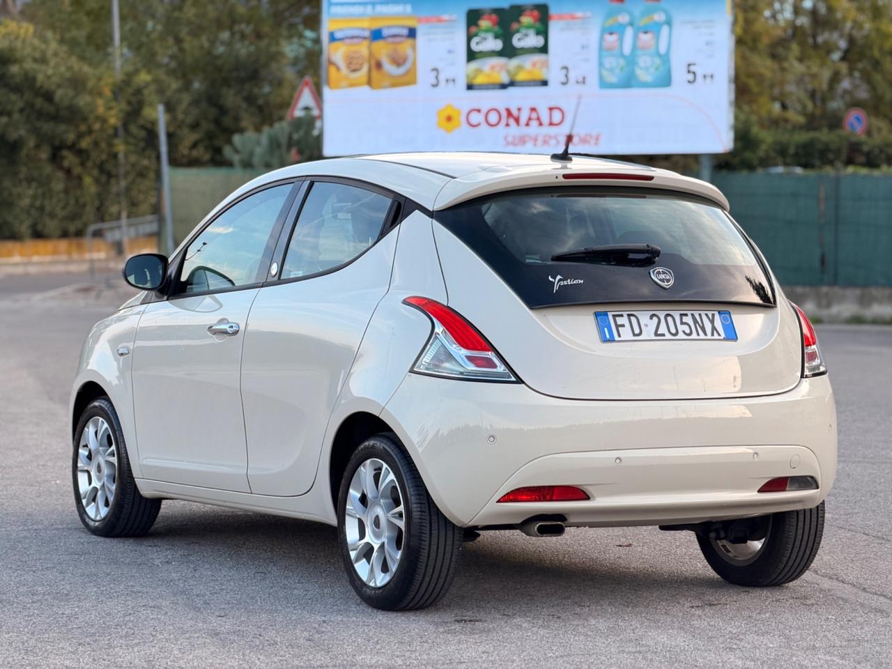 Lancia Ypsilon 1.2 69 CV 5 porte GPL Ecochic Gold