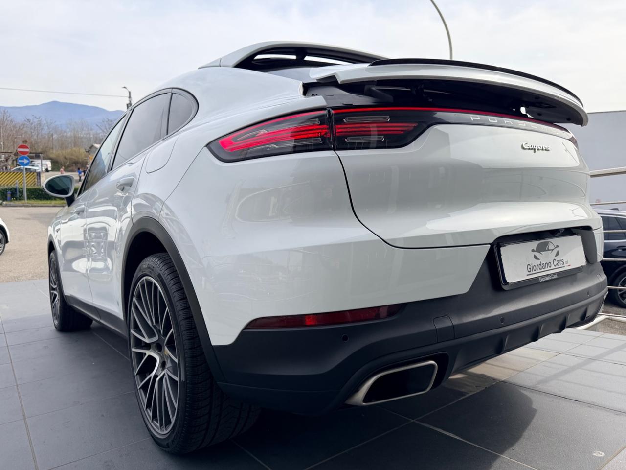Porsche Cayenne Coupé 3.0 V6 E-Hybrid uni pro in garanzia