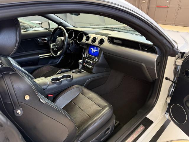 FORD Mustang Fastback 5.0 V8 aut. GT