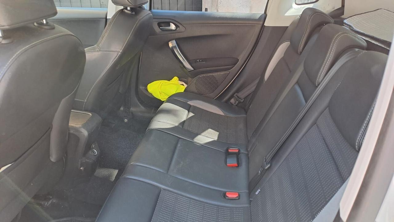 PEUGEOT 2008 1,6 HDI-TETTO PANORAMICO-3 REVISIONI