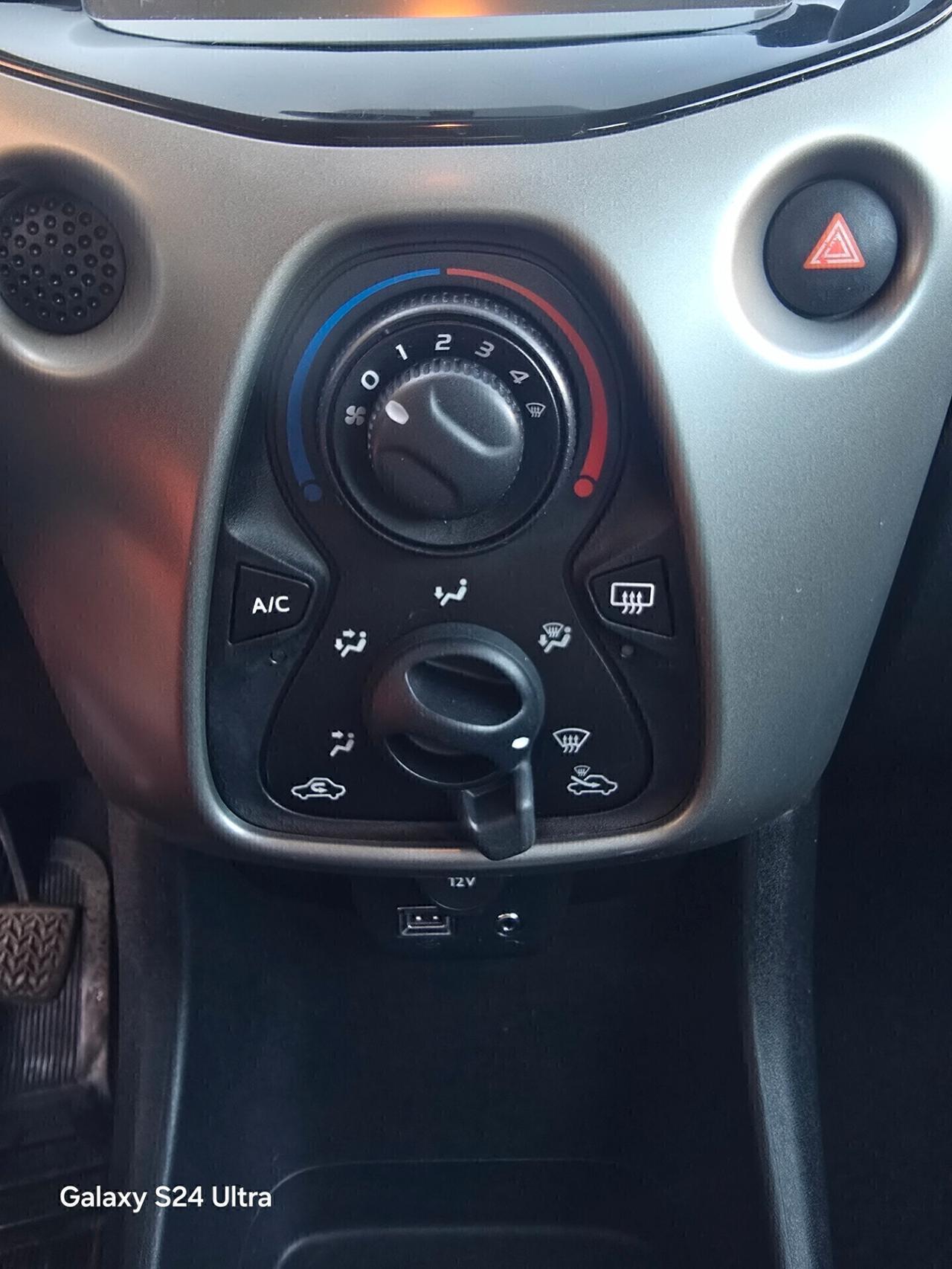 Toyota Aygo 1.0 VVT-i 69 CV 5 porte x-cool