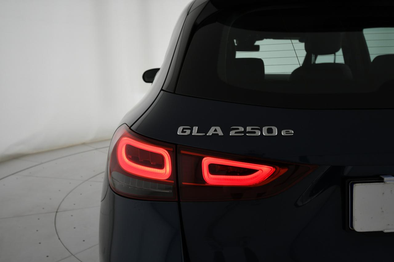 Mercedes-Benz GLA 250 e phev (eq-power) Sport auto CAMERA+LED+C18"
