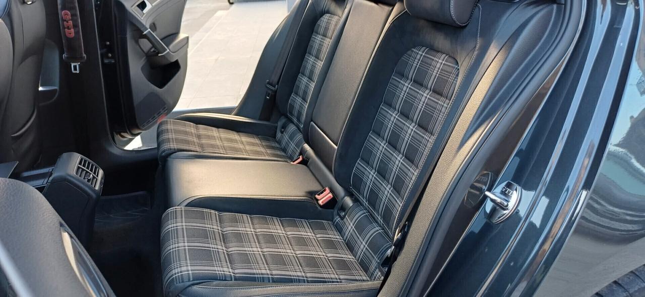 Volkswagen Golf GTD 2.0 TDI DSG