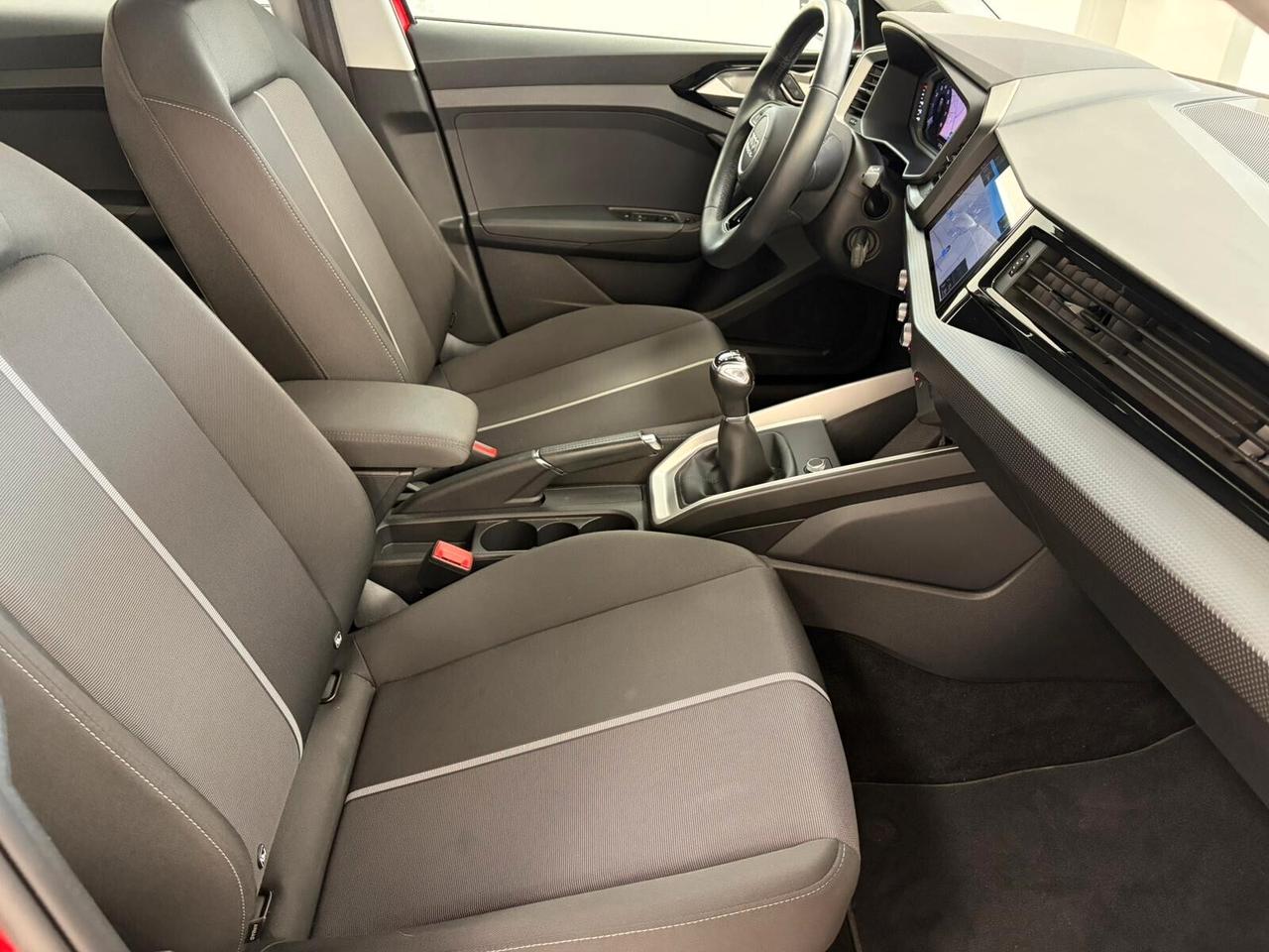 Audi A1 citycarver 30 1.0 tfsi Identity Black 110cv