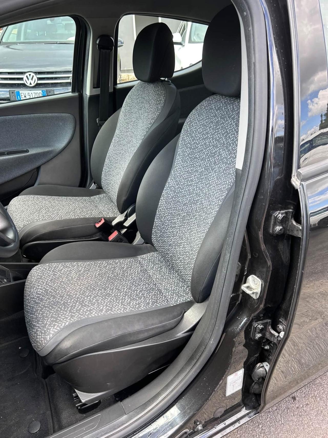Lancia Ypsilon 1.0 FireFly 5 porte S&S Hybrid UnYca