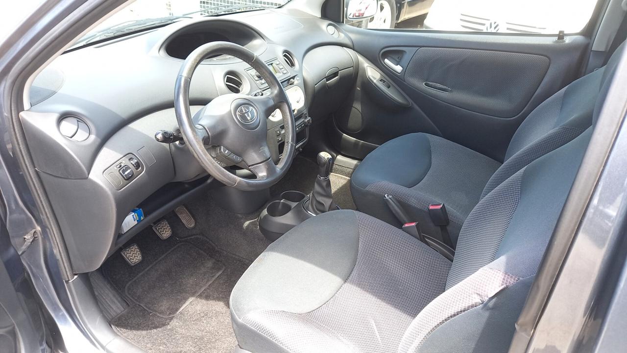 Toyota Yaris 1.0i 16v Cat 3porte - Neopatentati