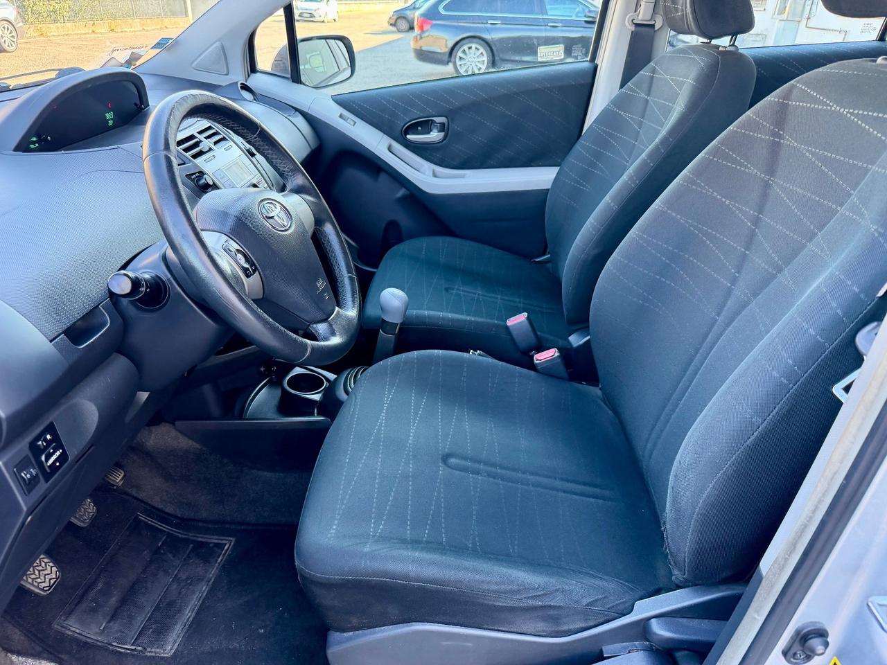 Toyota Yaris 1.3benz 2008 156.000km per neopatentati