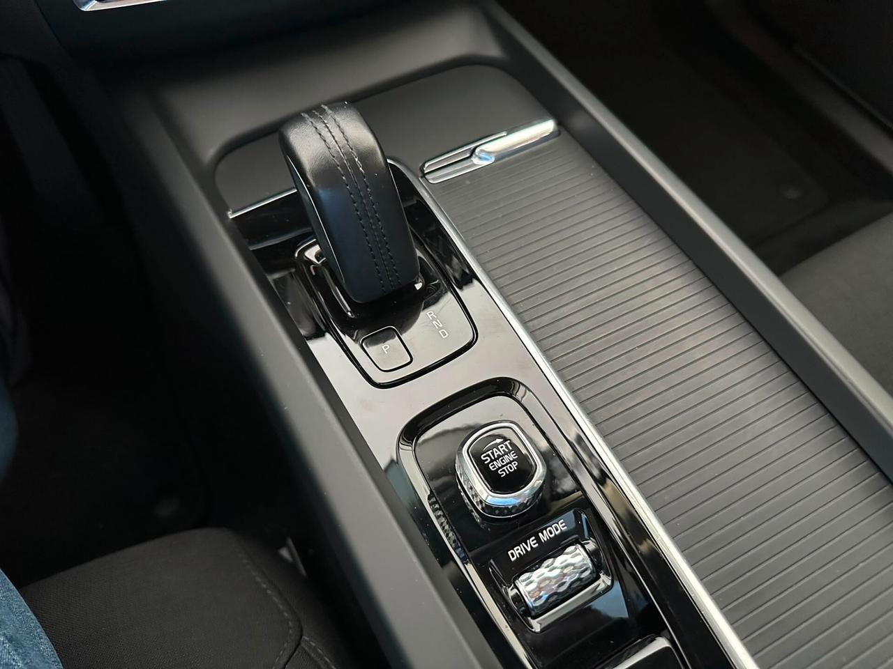 VOLVO XC60 T8 TWIN ENGINE AWD MOMENTUM