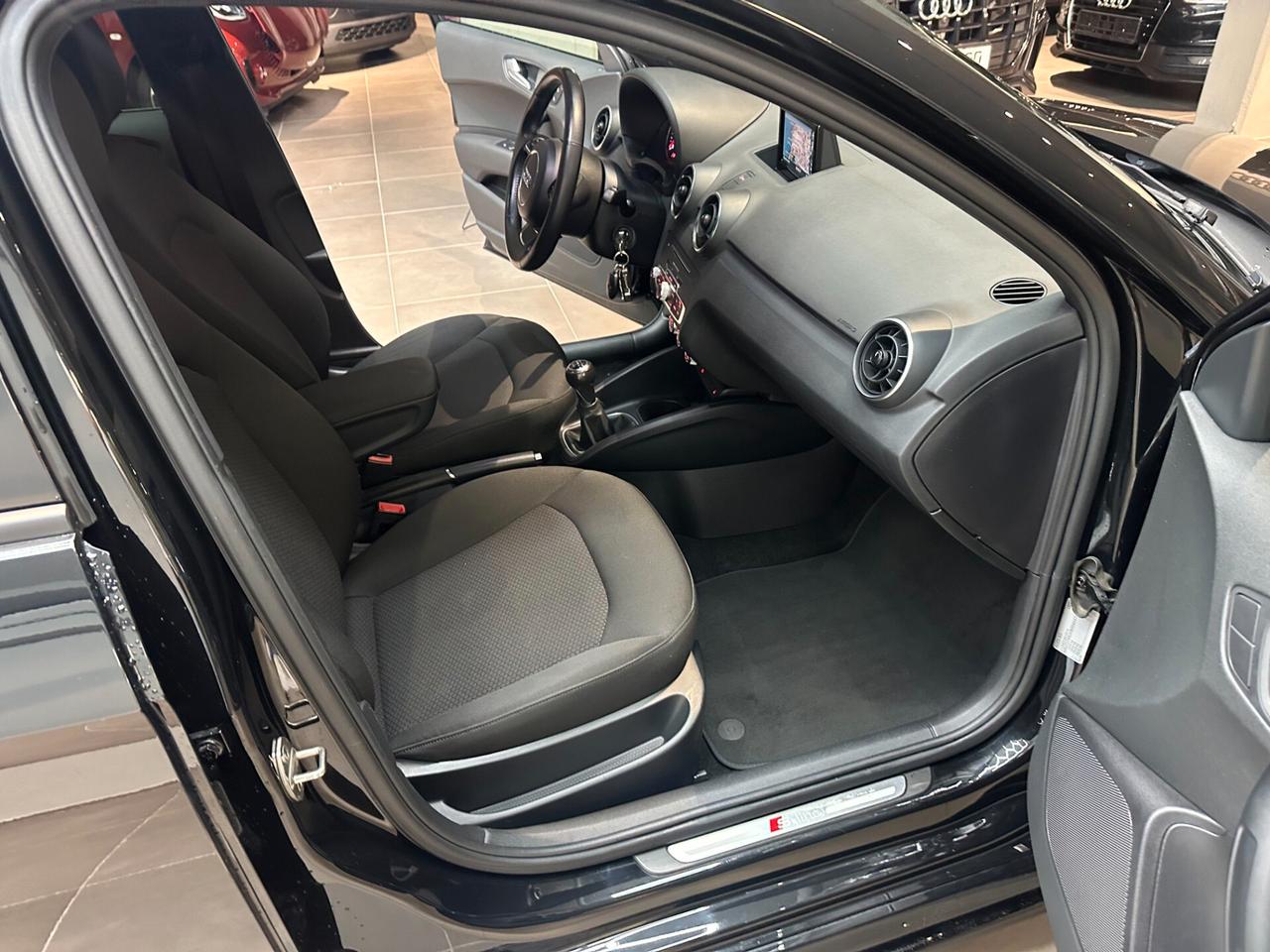 Audi A1 Sportback S-LINE NAVI FARI MATRIX KM CERTIF