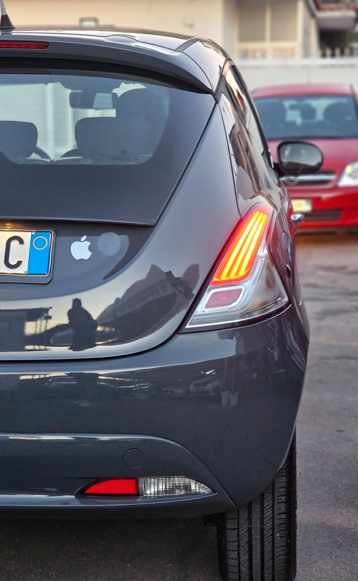 Lancia Ypsilon 0.9 TwinAir 85 CV 5 porte S&S DFN Silver