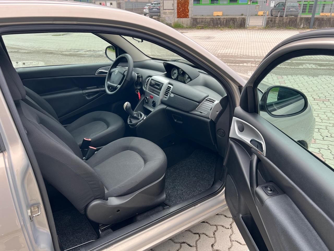 Lancia Ypsilon 1.3 MJT 75 CV Platinum