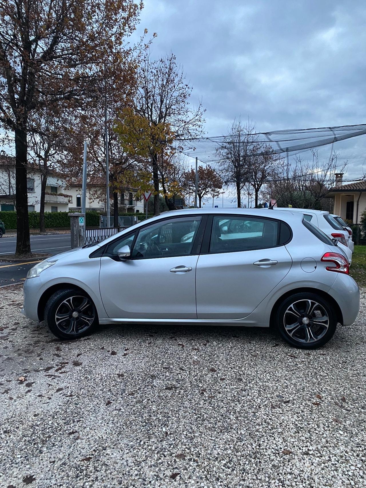 Peugeot 208 PureTech 82 5 porte Allure